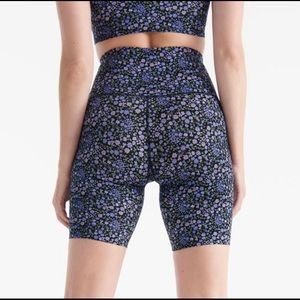 NWT KNIX Your HiTouch Short